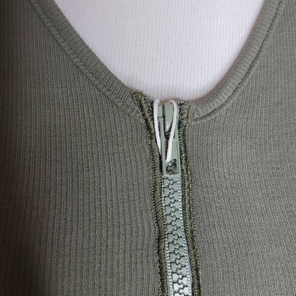 Solid V Neck Long Sleeve Zipper Split Front Knit Top Green Medium - Picture 10 of 12